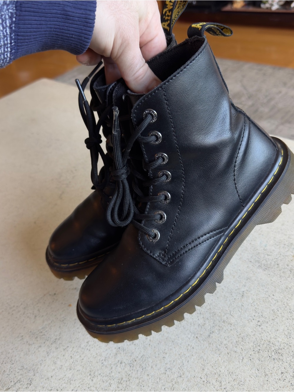 Dr Martens Luana Air Wair Combat Boots Women 6 Black Leather Classic Doc AW004 - Picture 3 of 13